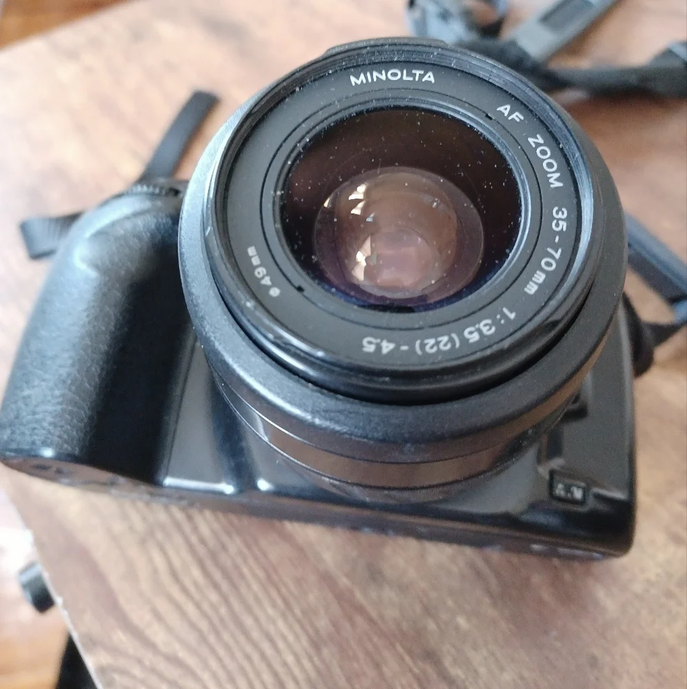 Minolta Maxxum 4000si 35mm SLR Film Camera with 35-70mm AF Zoom Lens
